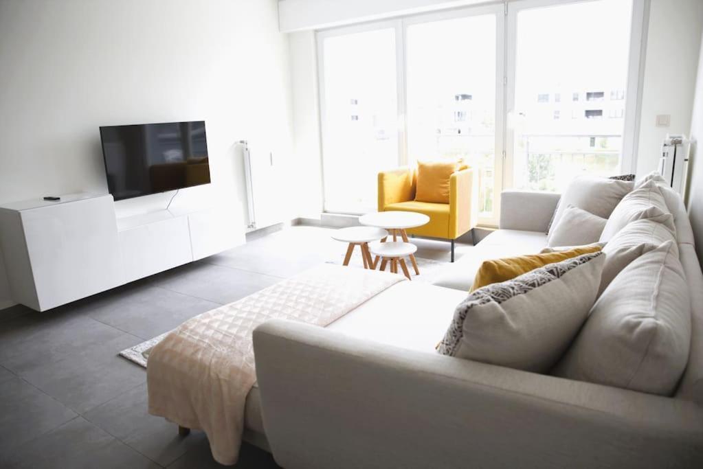 Charming Modern 2 Bedroom Apartment アルザンジャン エクステリア 写真