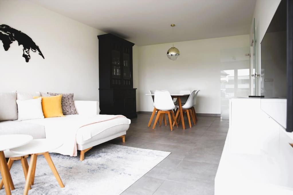 Charming Modern 2 Bedroom Apartment アルザンジャン エクステリア 写真